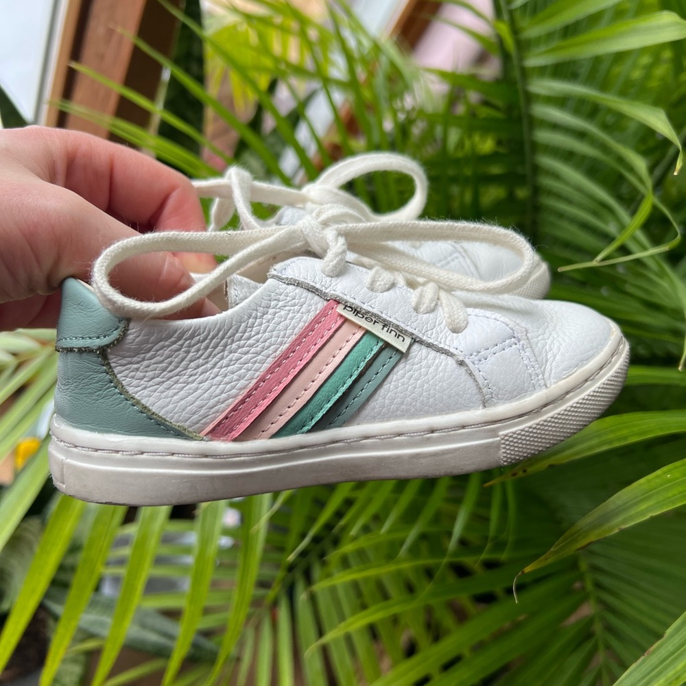Piper Finn white leather sneakers